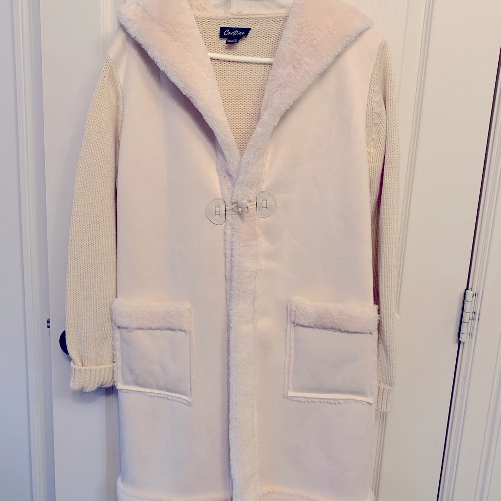 Off white 3/4 length cardigan with toggle
